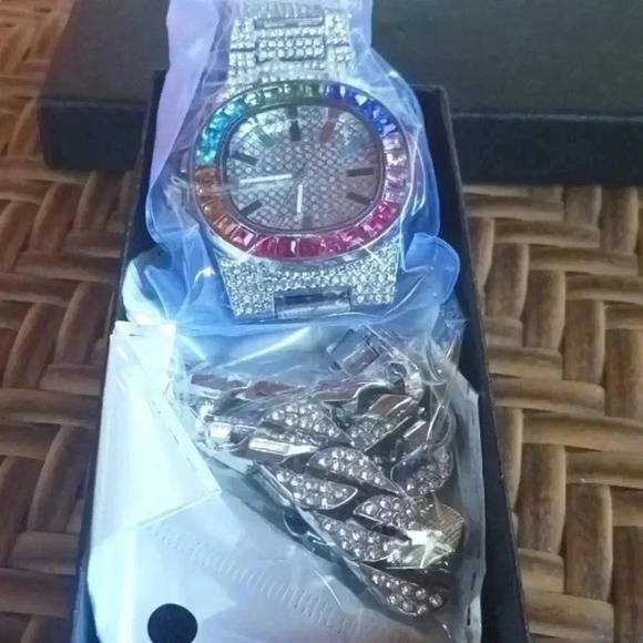 Rhinestone  Round Quartz Watch &  Bracelet..fancy...limited edition..NWT - Picture 6 of 6